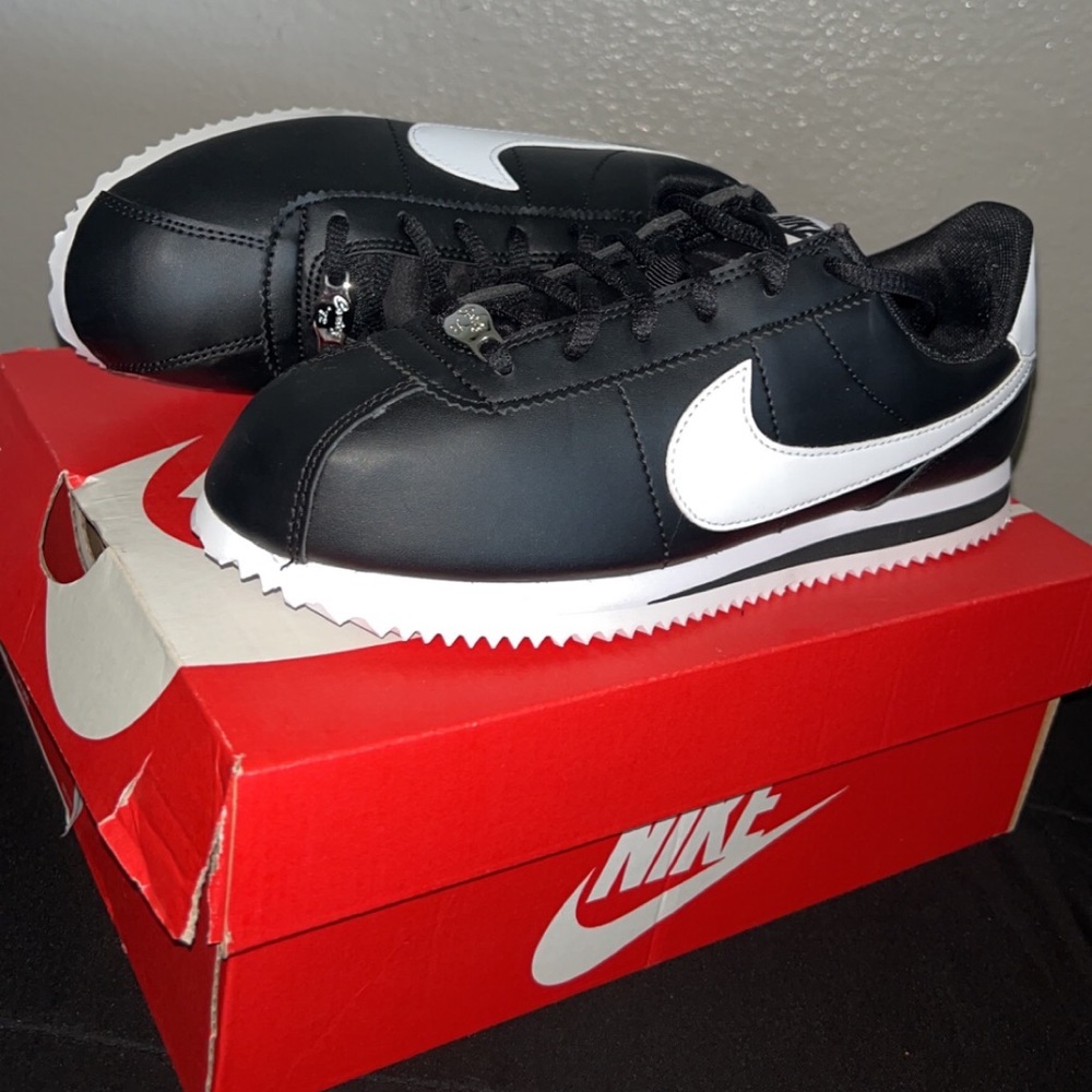 Nike Cortez Black w/ white 6y